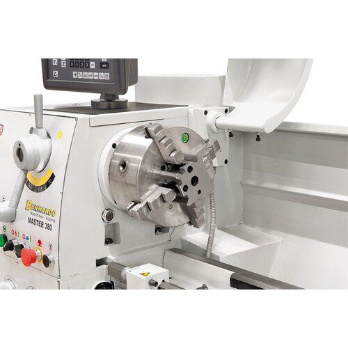 4-jaw chuck 200 mm allows centric clamping of square sections (optional)