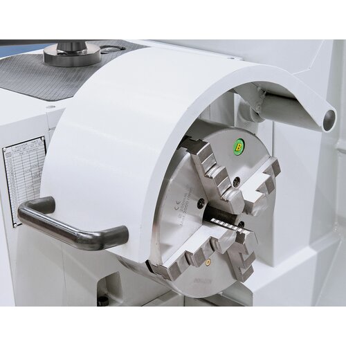 4-jaw chuck 200 mm allows centric clamping of square sections (optional)