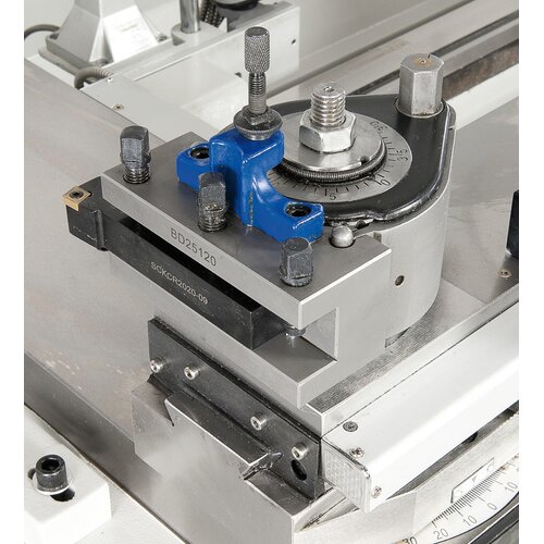 The quick change tool post holder allows a significant reduction of downtime and guarantees high repeat accuracy