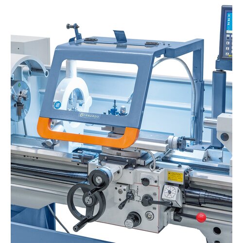 17 freely adjustable feeds are available for the longitudinal and cross travel of the apron and the top support.