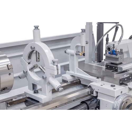 Complete with steady and follow rest to allow for solid support of long workpieces. 
