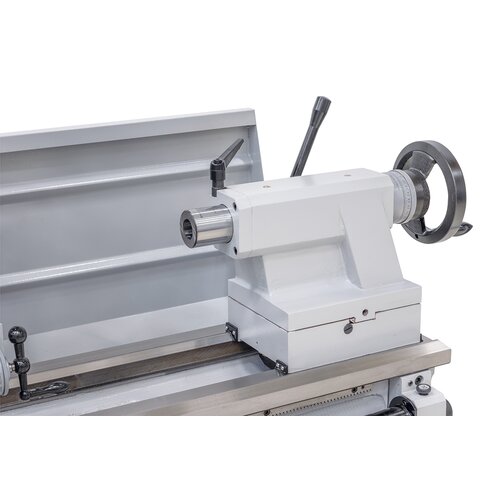 The solid tailstock MT 4 can be repositioned for taper turning. 
