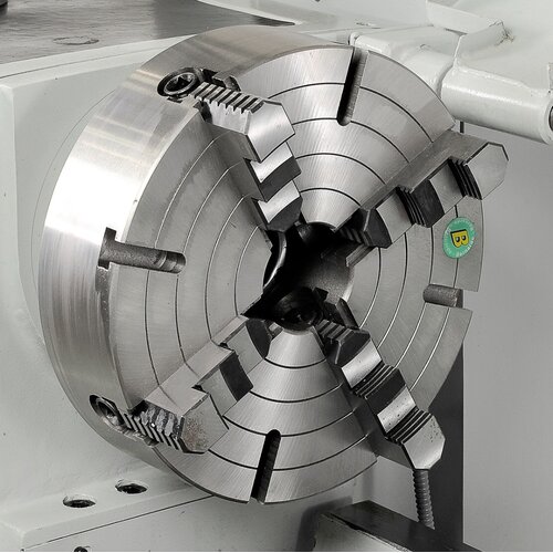 Independent chuck 320 mm for clamping of irregular shaped workpieces. (optional)