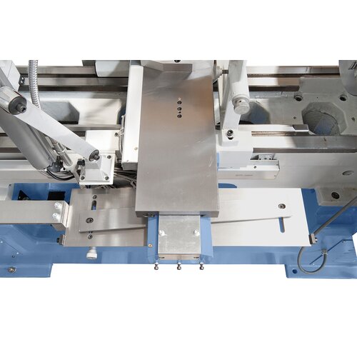 Taper turning attachment optional available, turning length 455 mm, 	setting angle +/- 8°. 