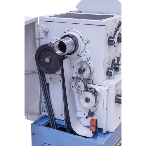 Hardened main spindle with precision taper bearing for high concentricity, teethed Optibelt-V-belt for optimal power transmission.