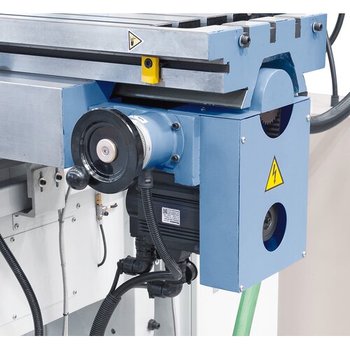 Electronic hand wheels for manual travel and 3 powerful servo motors in x-, y- and z-axis come standard.