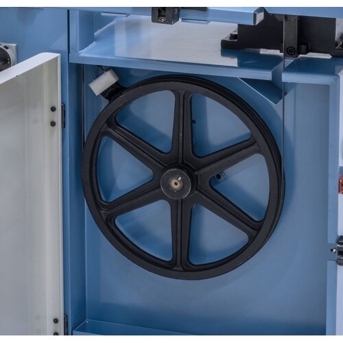 Drive wheel features special rubber band to ensure smooth run and increase life span of blade.
