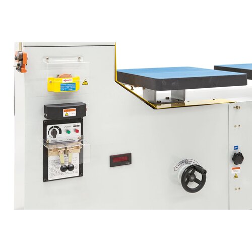 Blade welding unit, shear and grinder as standard