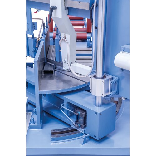 Automatické nastavení úhlu řezu s hydraulickým upínáním.