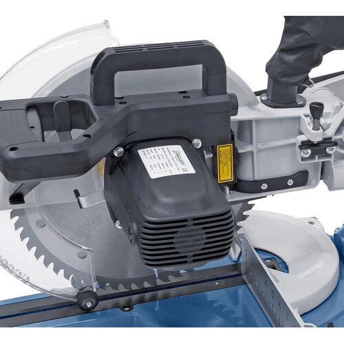 Powerful drive motor (1800 W) with 
electronic motor brake.